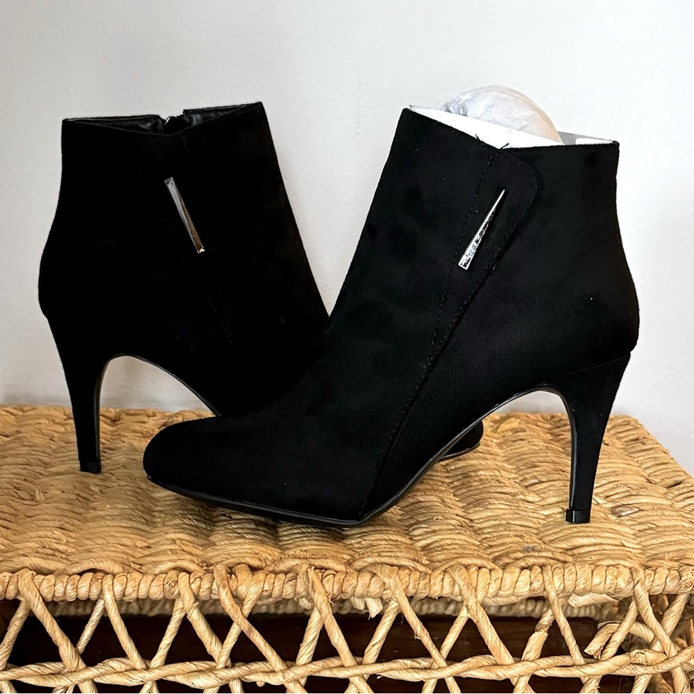 NWOT CL by Chinese Laundry Nisha Suede Heeled Bootie size 8